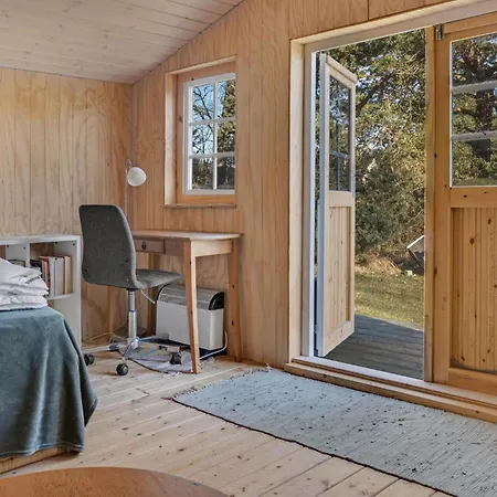Casa de Férias Gorgeous In Vaeggerlose With Kitchen Bøtø By